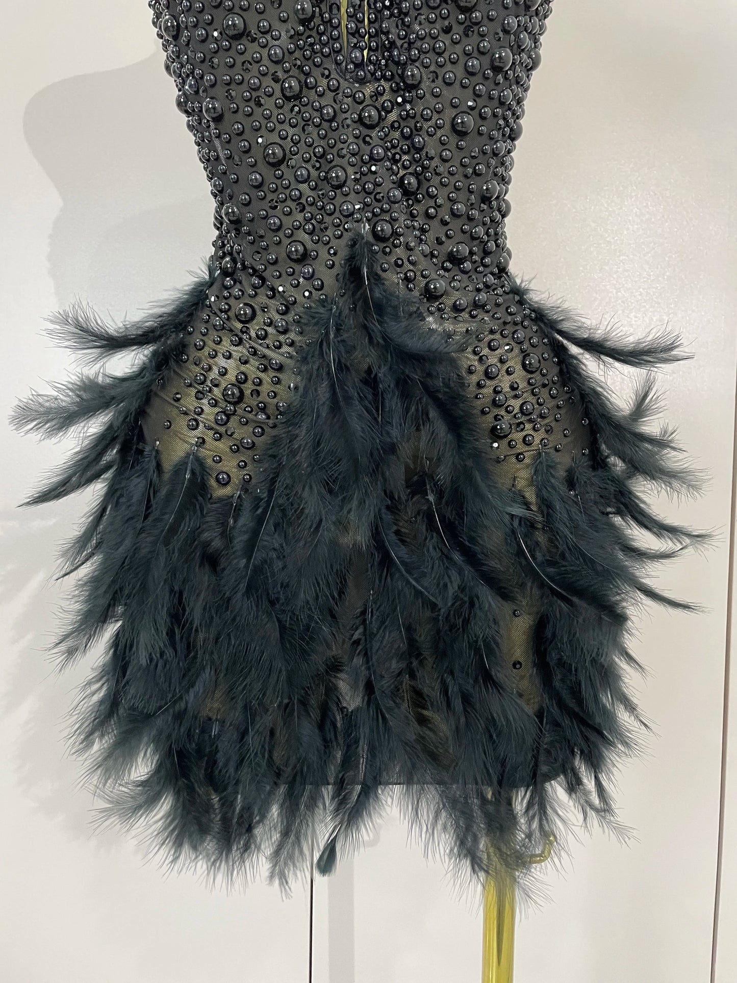 Women Luxury Rhinestones Pearls Feathers Halter Backless Short Dress Women Sexy Celebrate Birthday Dress Nightclub Stage Costume