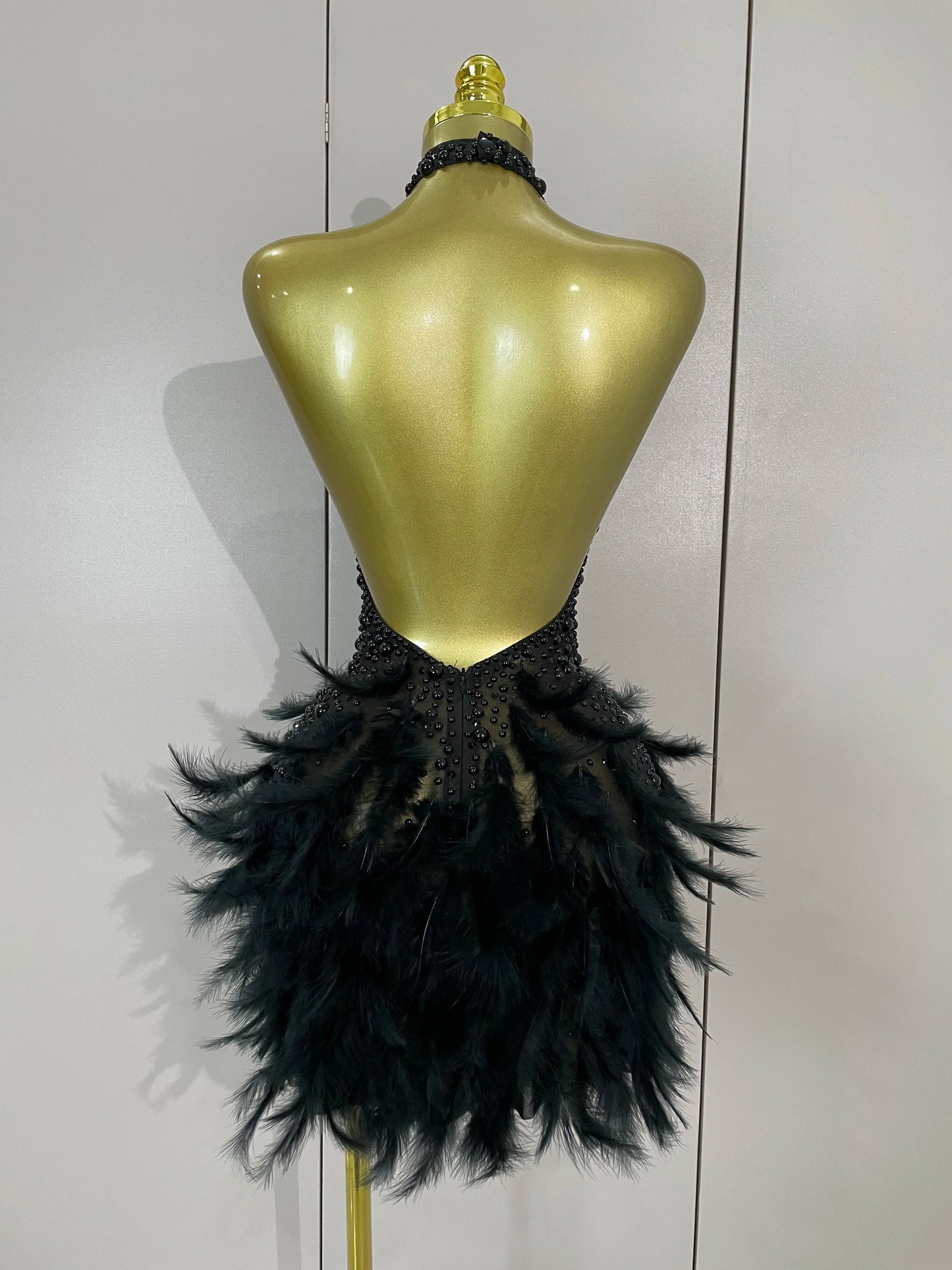 Women Luxury Rhinestones Pearls Feathers Halter Backless Short Dress Women Sexy Celebrate Birthday Dress Nightclub Stage Costume