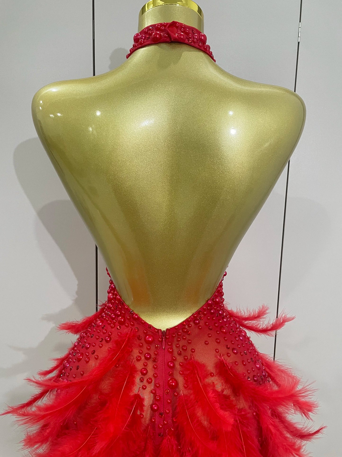 Women Luxury Rhinestones Pearls Feathers Halter Backless Short Dress Women Sexy Celebrate Birthday Dress Nightclub Stage Costume