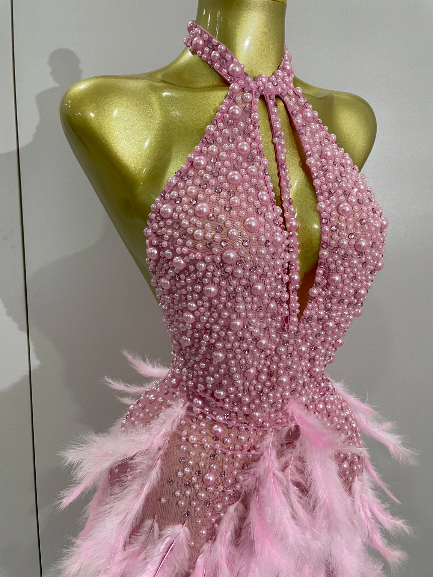 Women Luxury Rhinestones Pearls Feathers Halter Backless Short Dress Women Sexy Celebrate Birthday Dress Nightclub Stage Costume
