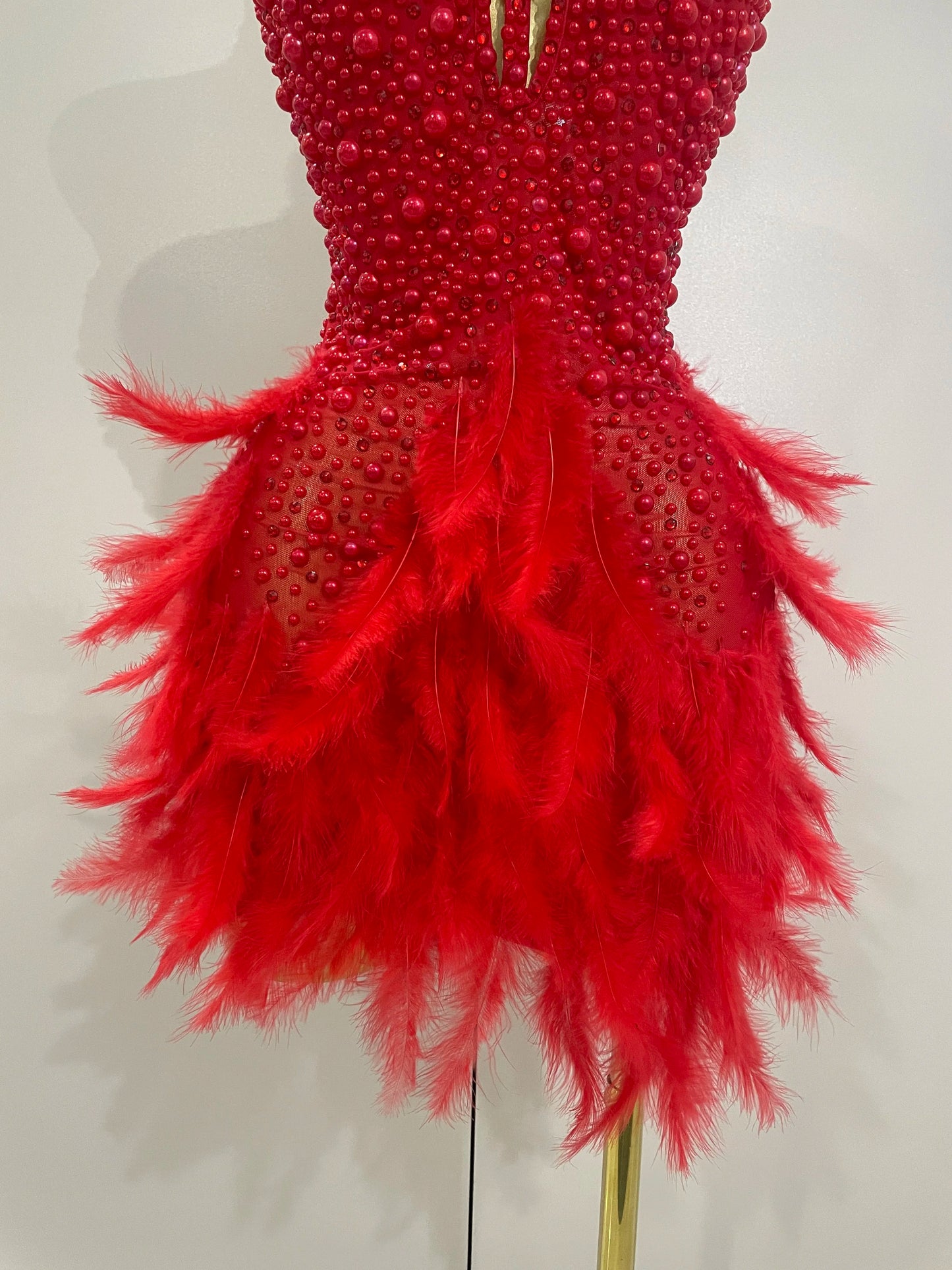 Women Luxury Rhinestones Pearls Feathers Halter Backless Short Dress Women Sexy Celebrate Birthday Dress Nightclub Stage Costume