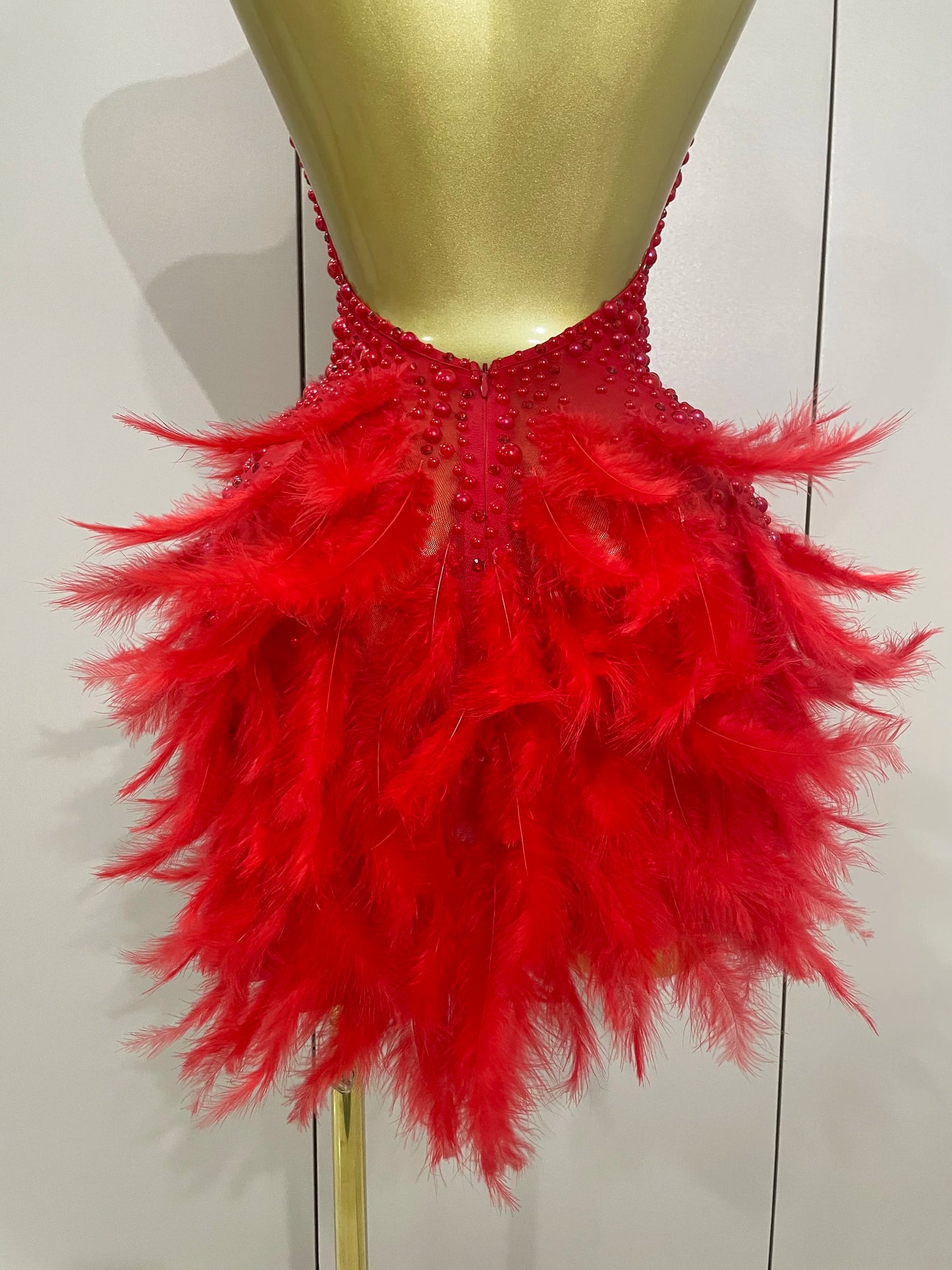 Women Luxury Rhinestones Pearls Feathers Halter Backless Short Dress Women Sexy Celebrate Birthday Dress Nightclub Stage Costume