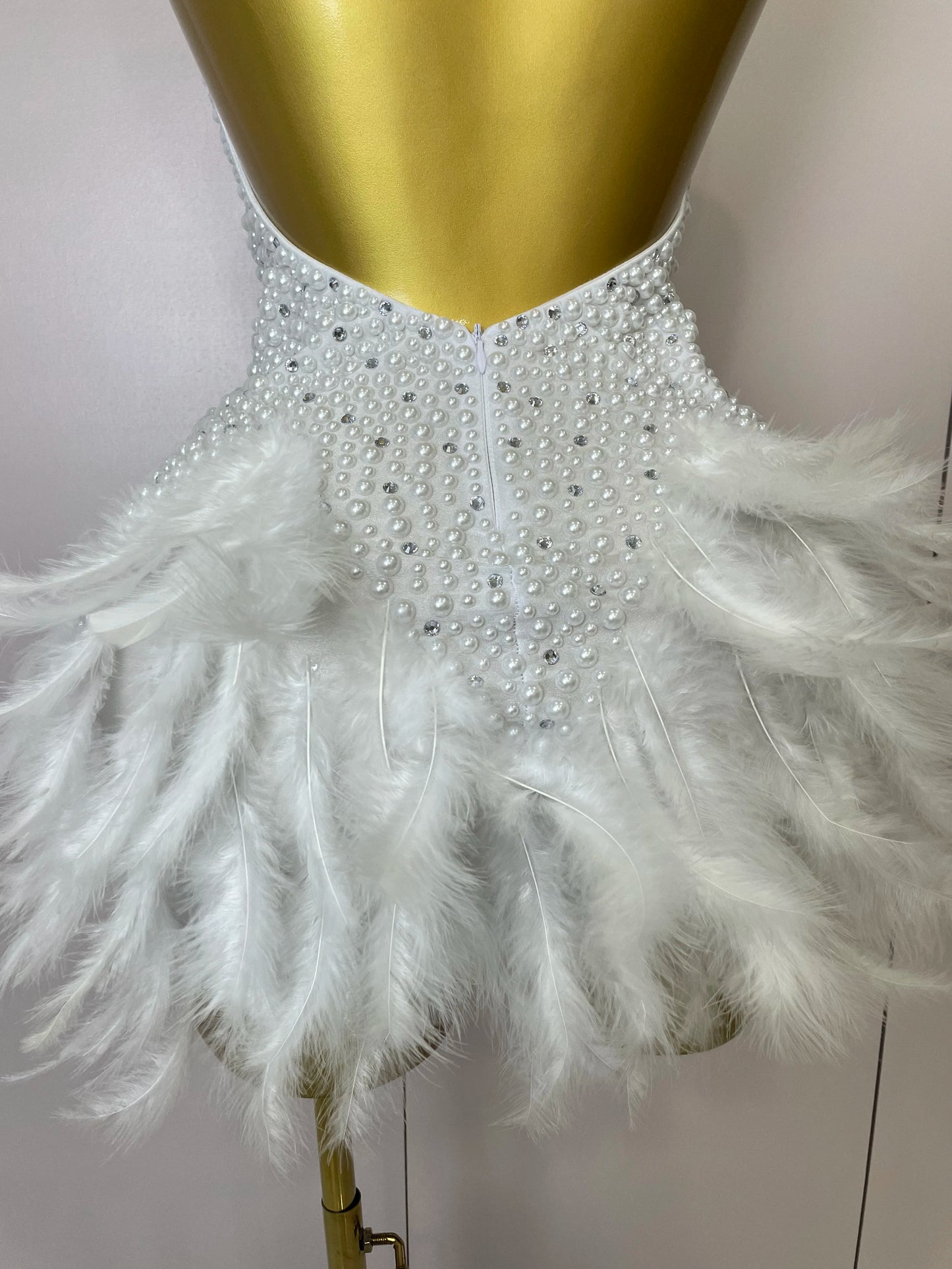 Women Luxury Rhinestones Pearls Feathers Halter Backless Short Dress Women Sexy Celebrate Birthday Dress Nightclub Stage Costume
