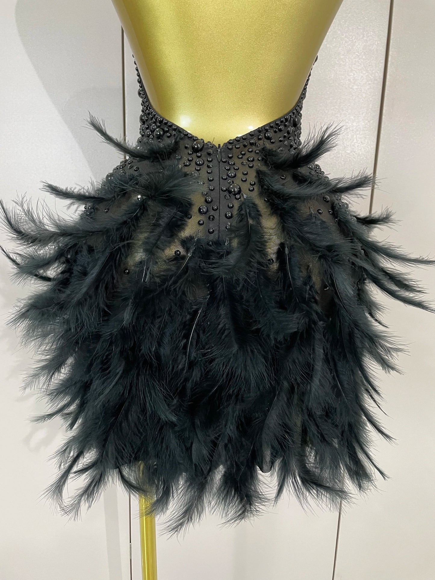 Women Luxury Rhinestones Pearls Feathers Halter Backless Short Dress Women Sexy Celebrate Birthday Dress Nightclub Stage Costume