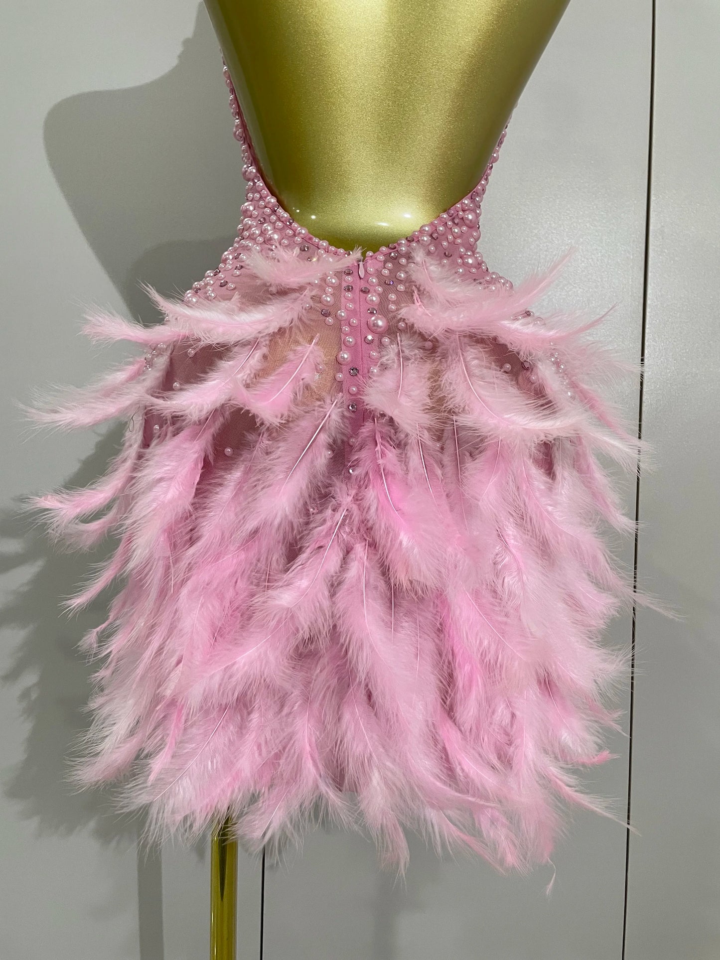 Women Luxury Rhinestones Pearls Feathers Halter Backless Short Dress Women Sexy Celebrate Birthday Dress Nightclub Stage Costume