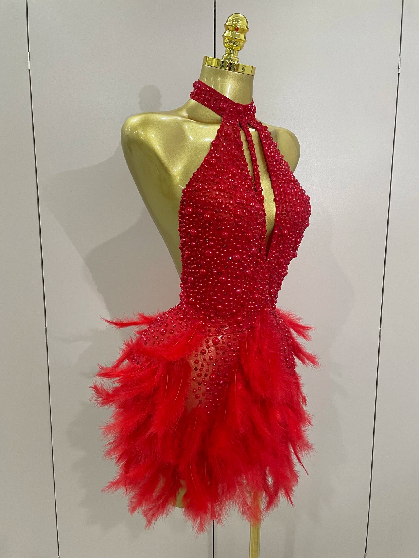 Women Luxury Rhinestones Pearls Feathers Halter Backless Short Dress Women Sexy Celebrate Birthday Dress Nightclub Stage Costume