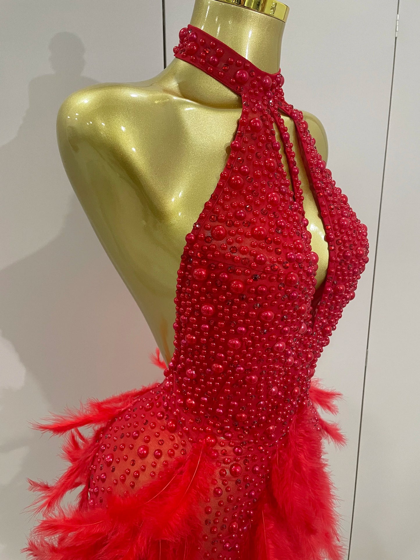 Women Luxury Rhinestones Pearls Feathers Halter Backless Short Dress Women Sexy Celebrate Birthday Dress Nightclub Stage Costume