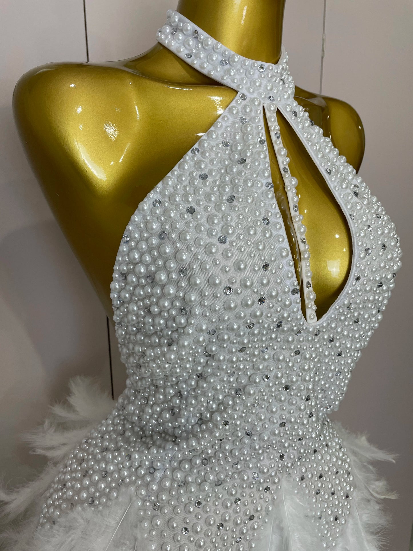 Women Luxury Rhinestones Pearls Feathers Halter Backless Short Dress Women Sexy Celebrate Birthday Dress Nightclub Stage Costume