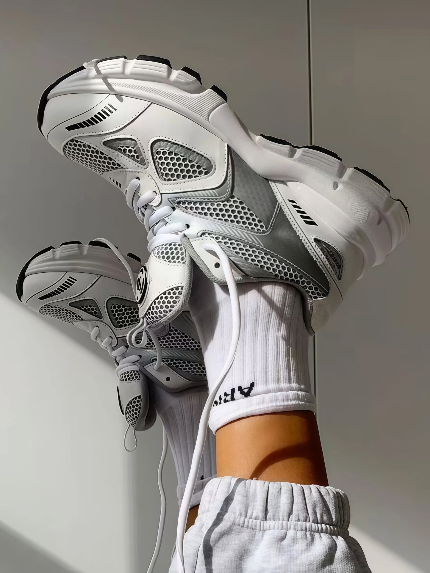 Retro Chunky Sneakers Men Women Y2K Aesthetic Running Breathable Mesh Sport Footwear Vintage White Platform Casual Dad Shoes